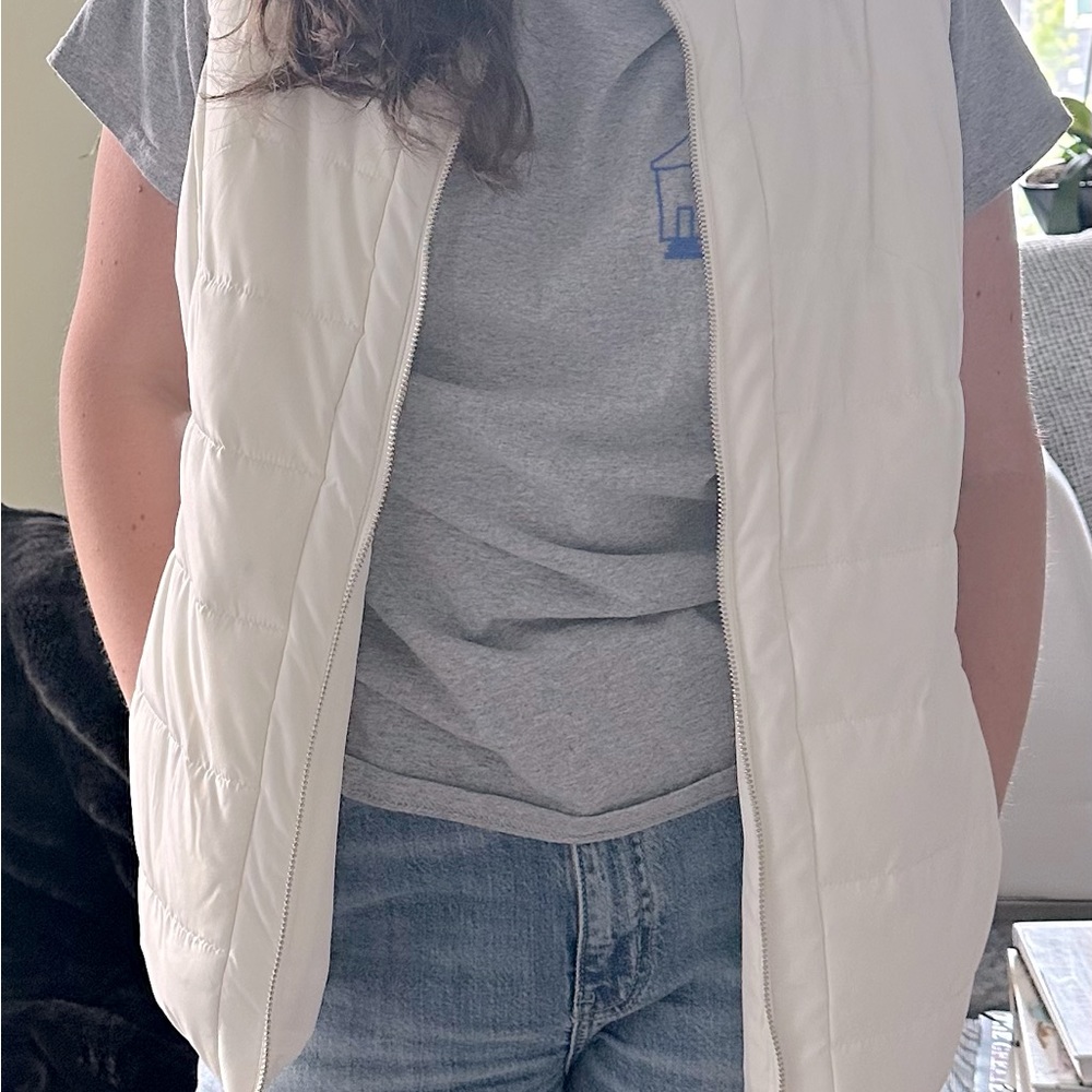 NWOT Calvin Klein white puffy vest Size L brand new!